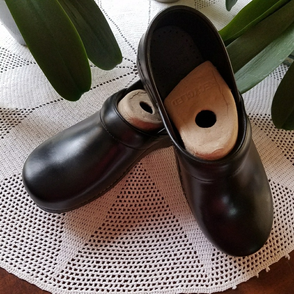 Dansko Professional Cabrio sz 41 W 10.5 - 11/ M 7.